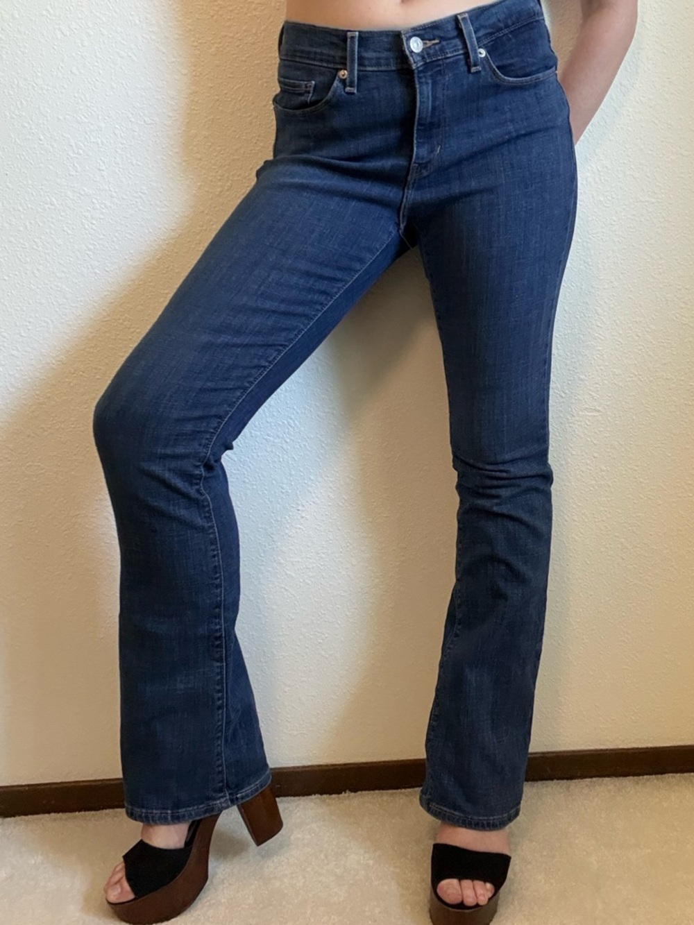 Levi’s Dark Wash Mid Rise Classic Bootcut Jeans Boho Western Indie